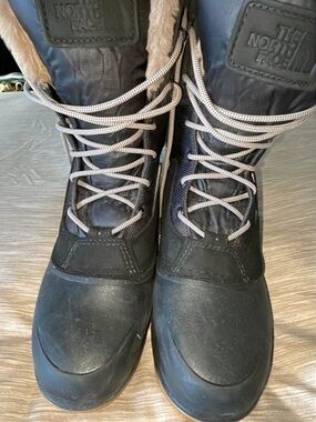 The North Face Black Winter Boots with Fur Trim SIZE 9 WOMAN’S